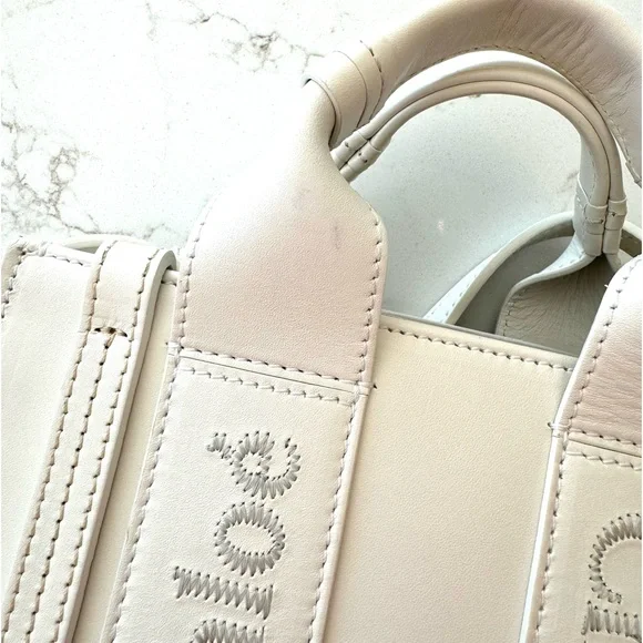 Chloe’ Mini Leather Woody Tote in White - Picture 3 of 12